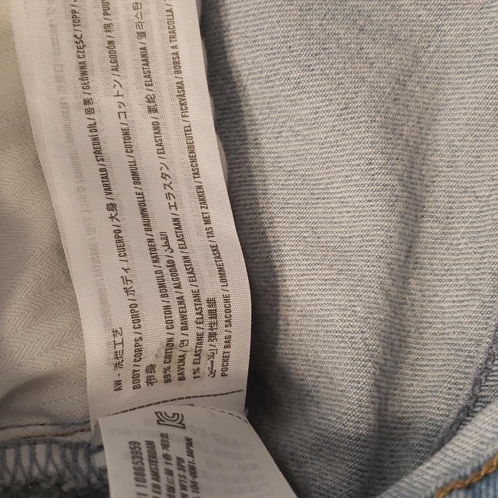 Abercrombie and Fitch The 90s Relaxed Cutoff, High Rise - Picture 7 of 7